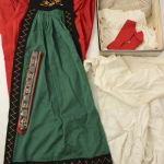 920 1675 FOLK COSTUME